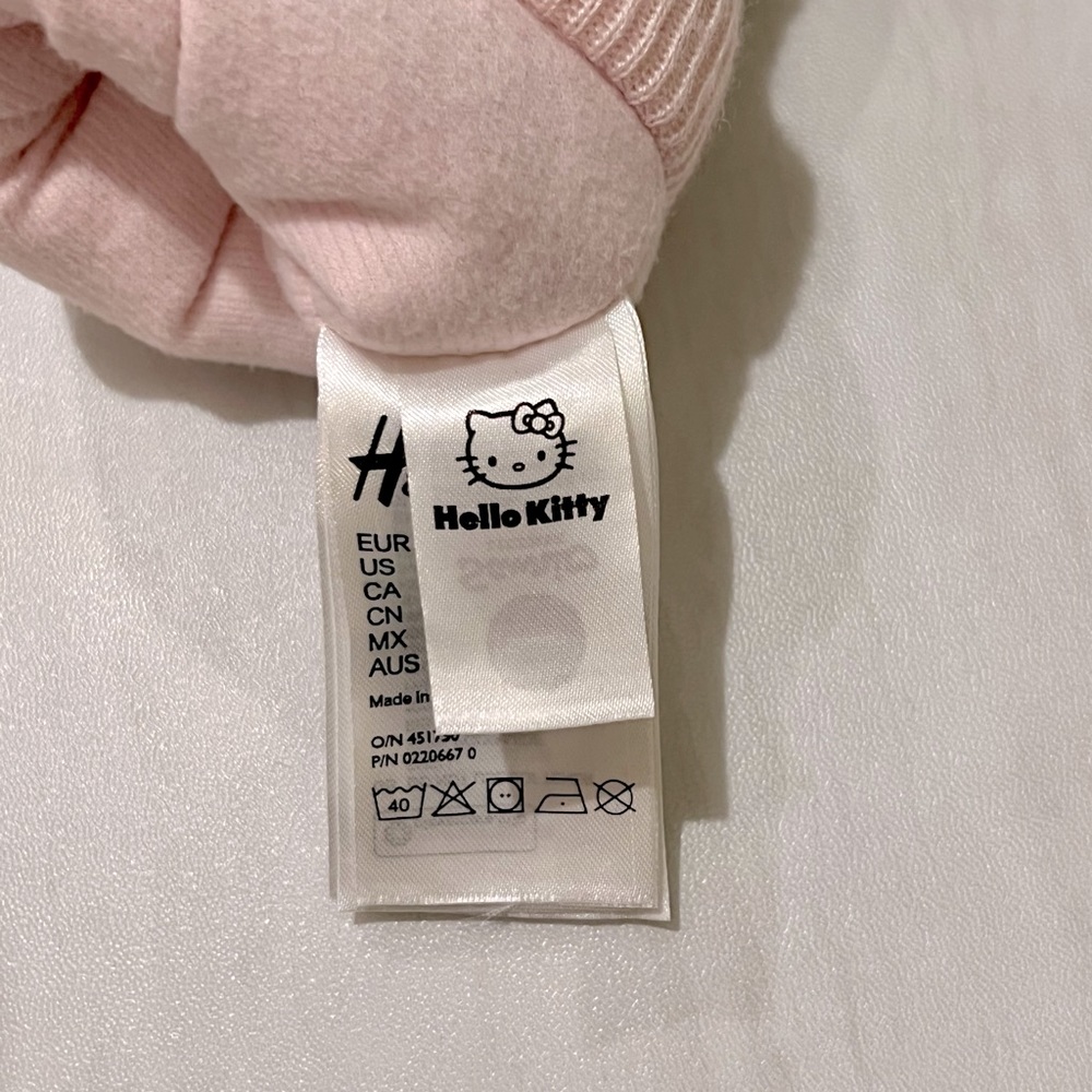 Hello Kitty mittens - Picture 4 of 5